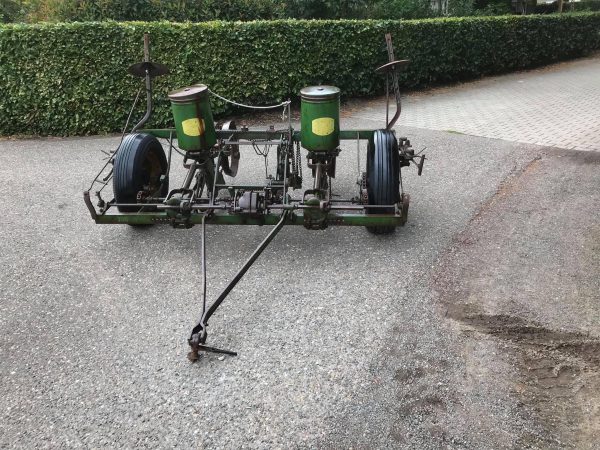 John Deere 290 planter