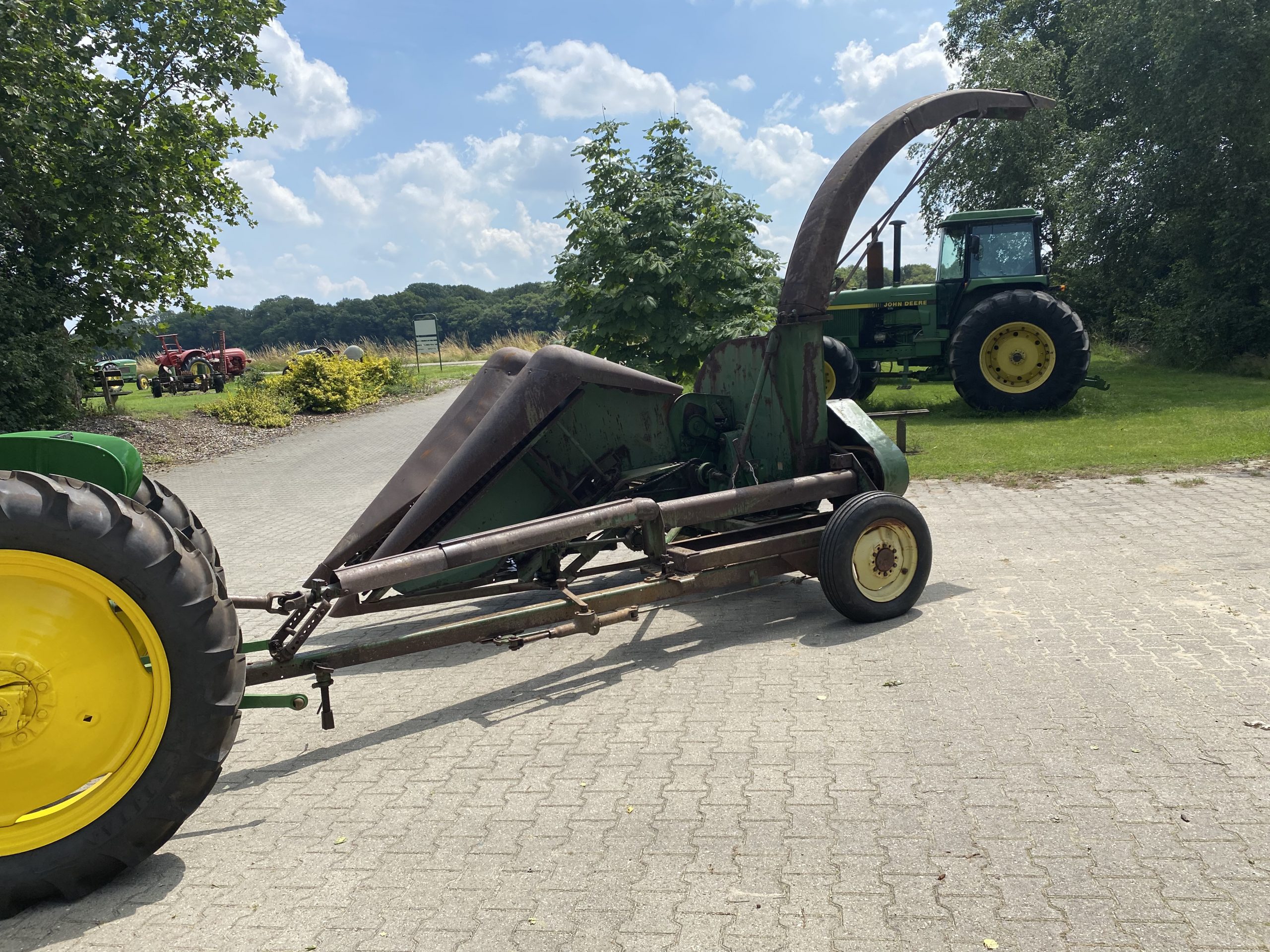 John Deere No 8 corn  chopper    Mais  Hakselaar