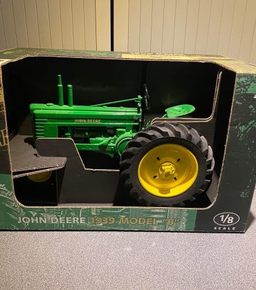 John Deere B  schaal 1/8