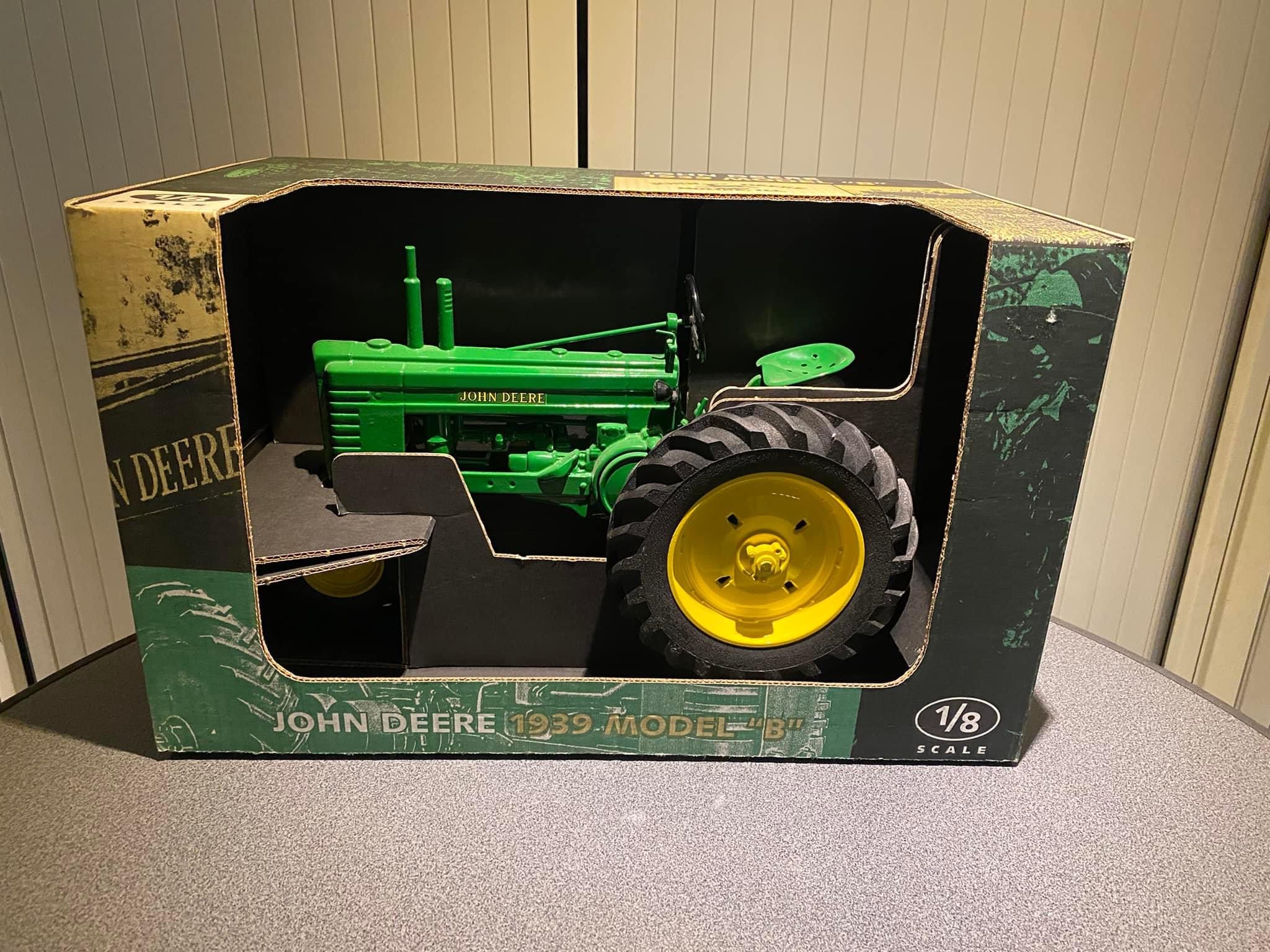 John Deere B  schaal 1/8