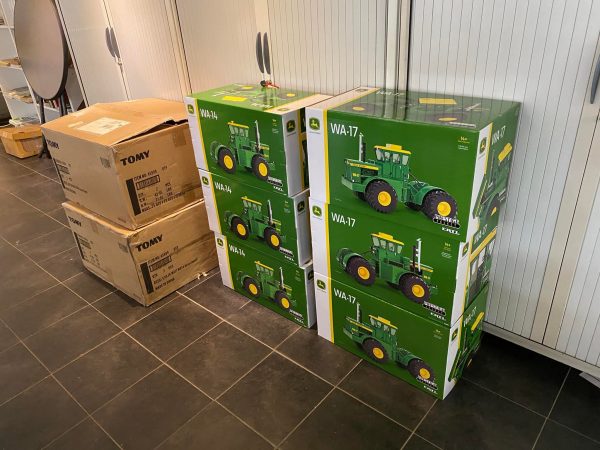 John Deere Set WA 14 en WA 17 schaal 1:16 en 1:64