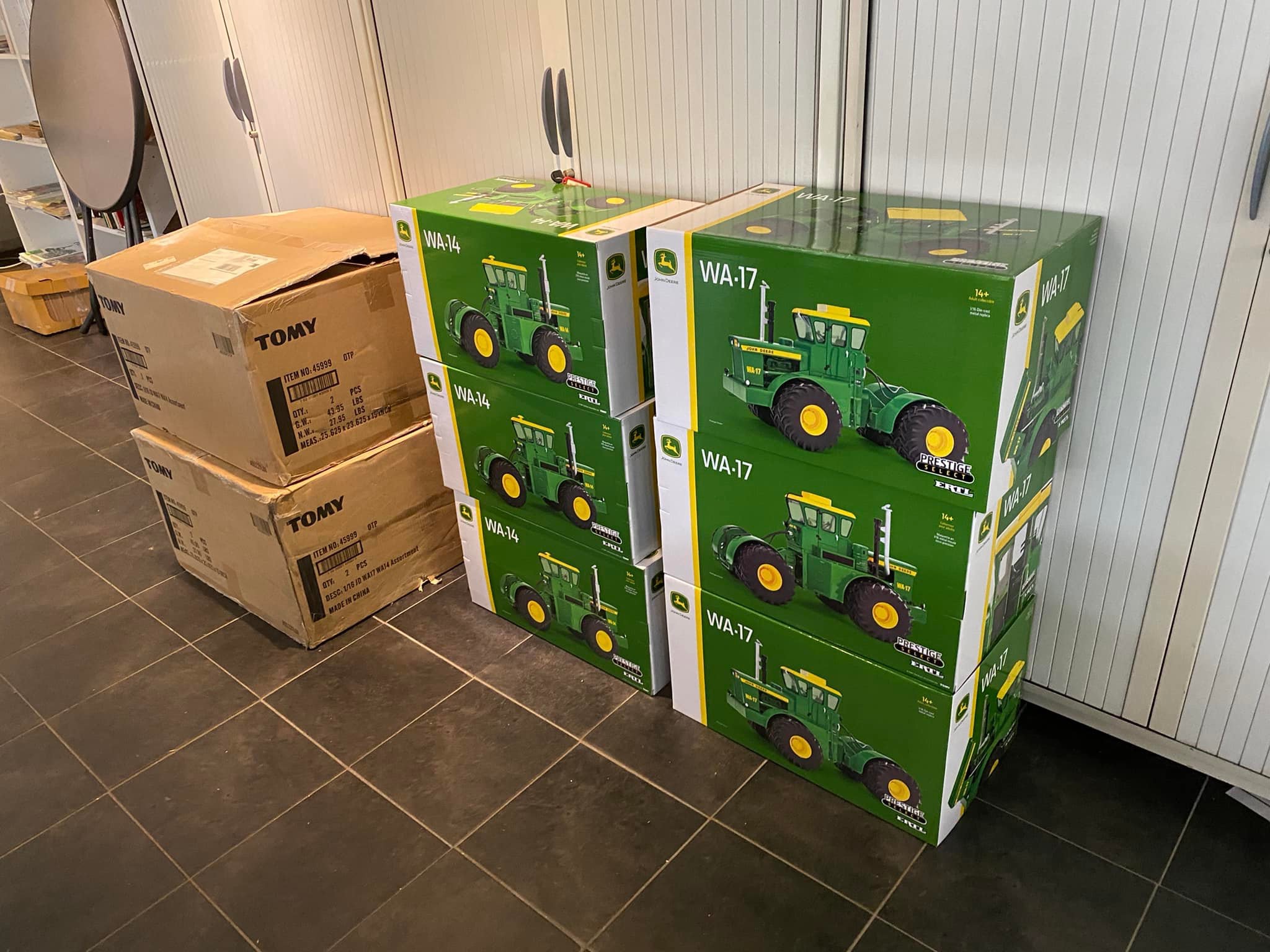 John Deere Set WA 14 en WA 17 schaal 1:16 en 1:64