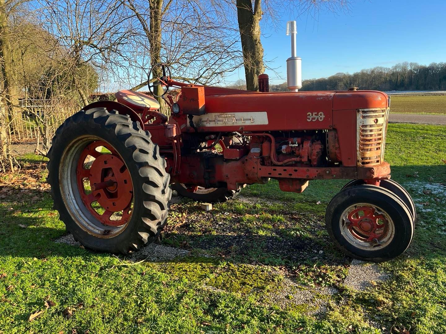 Farmall 350  Vetkocht/Sold