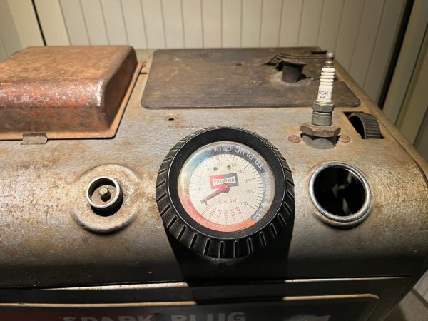 Vintage Champion spark plug cleaner - Image 2
