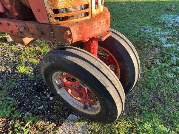 Farmall 350  Vetkocht/Sold - Afbeelding 4