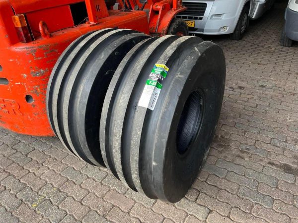 Banden 4 rib 16.5-16.1
