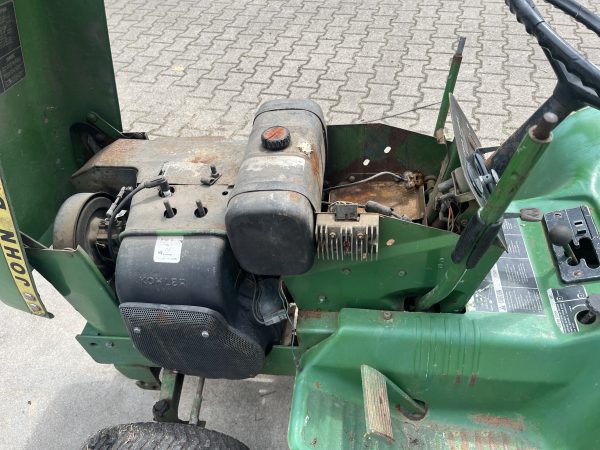 John Deere 112 mower - Image 4