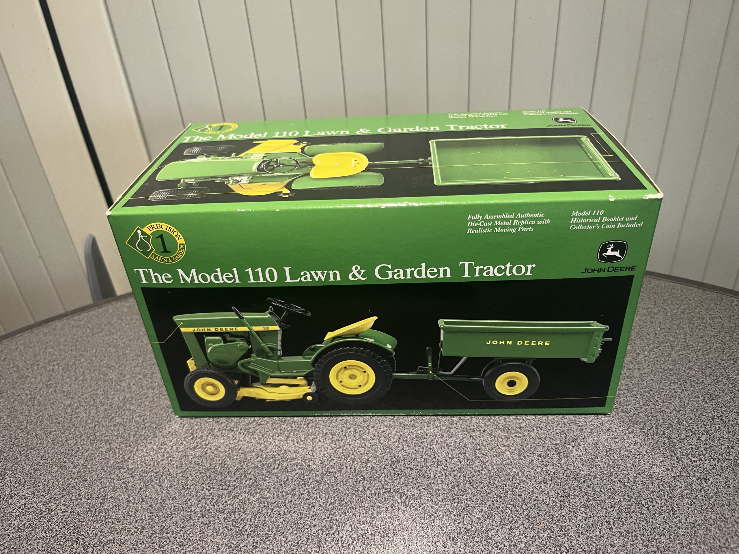 John Deere  Model 110 scale 1:16