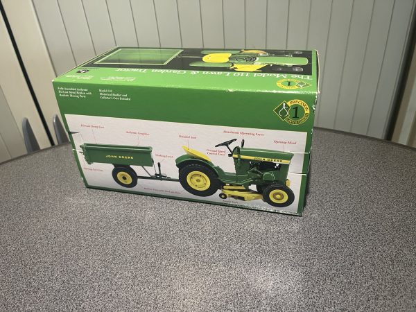 John Deere  Model 110 scale 1:16 - Afbeelding 2