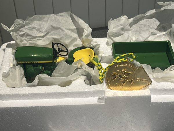 John Deere  Model 110 scale 1:16 - Afbeelding 4