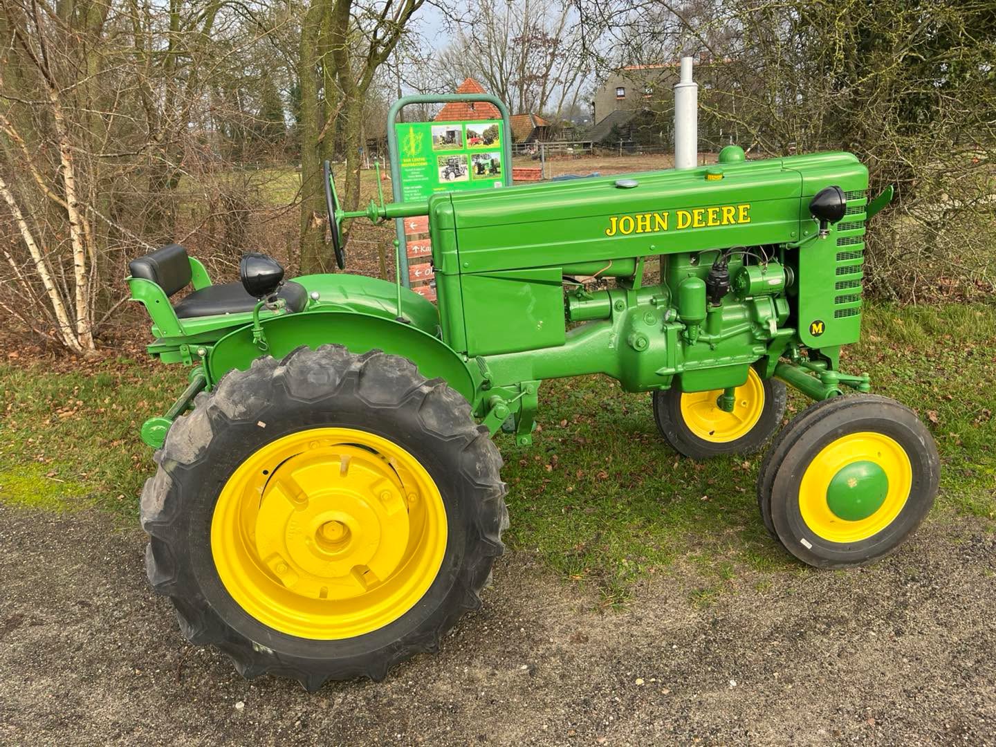 John Deere M - Image 2