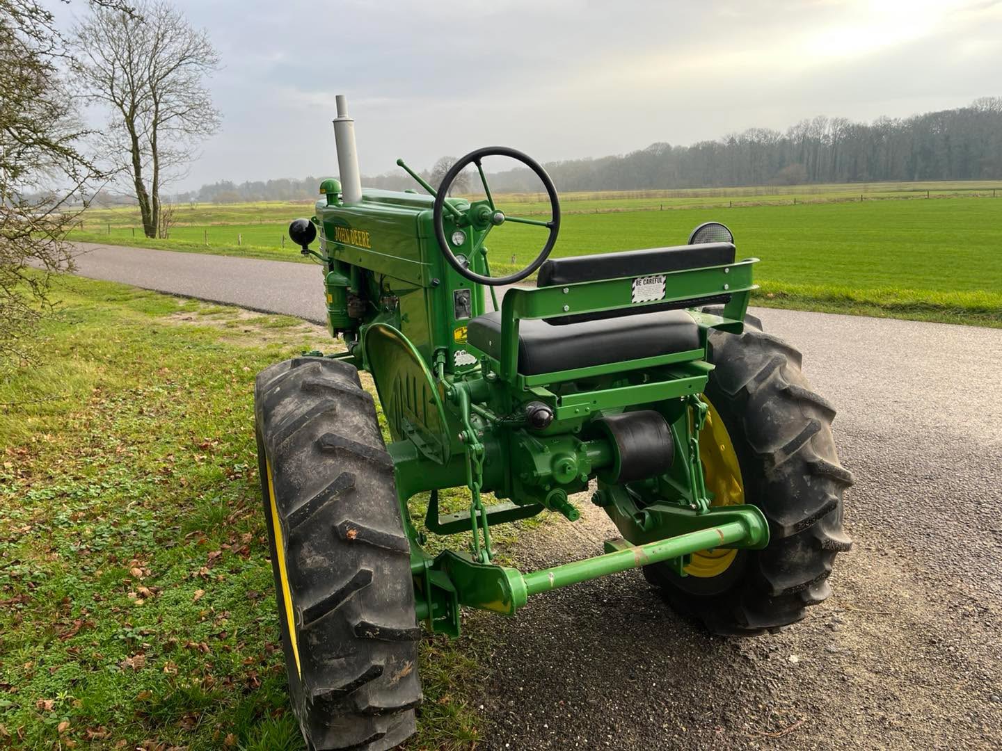 John Deere M - Image 3